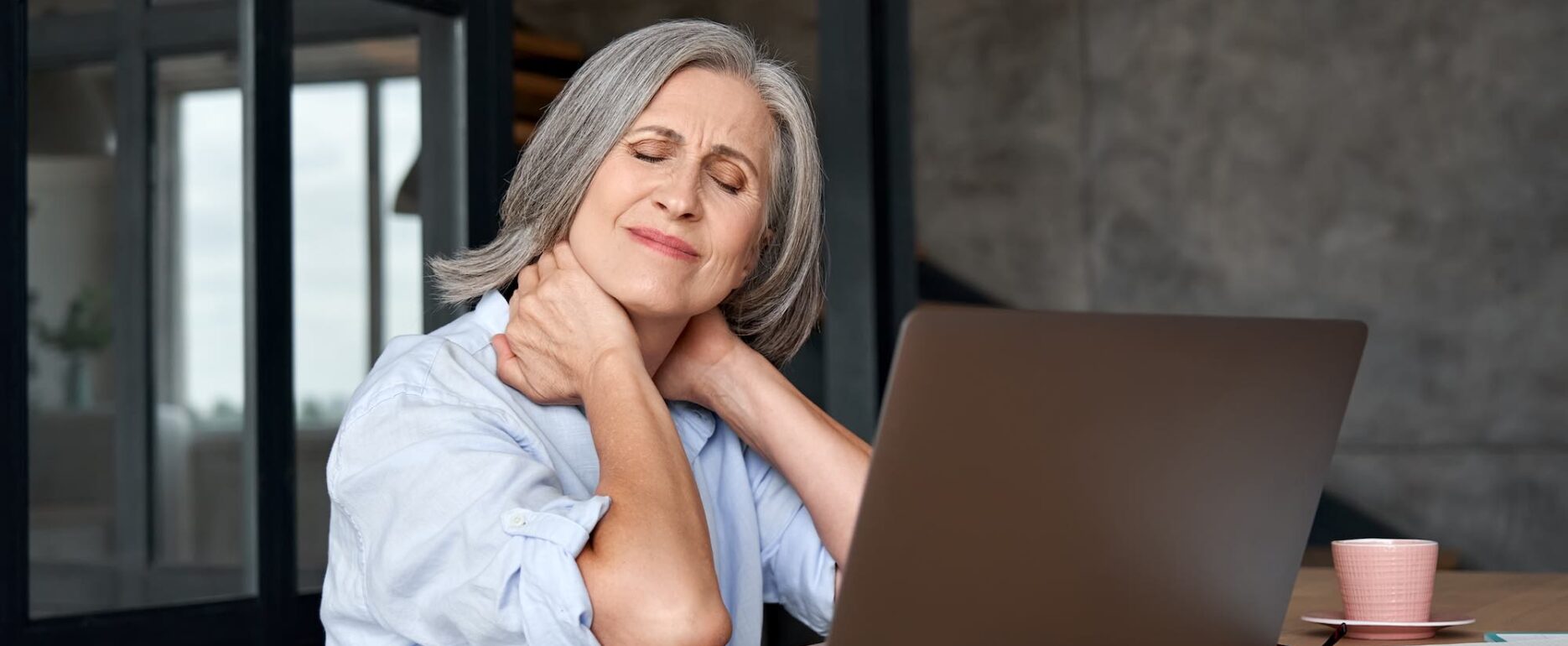 Can a rotator cuff tear cause neck pain