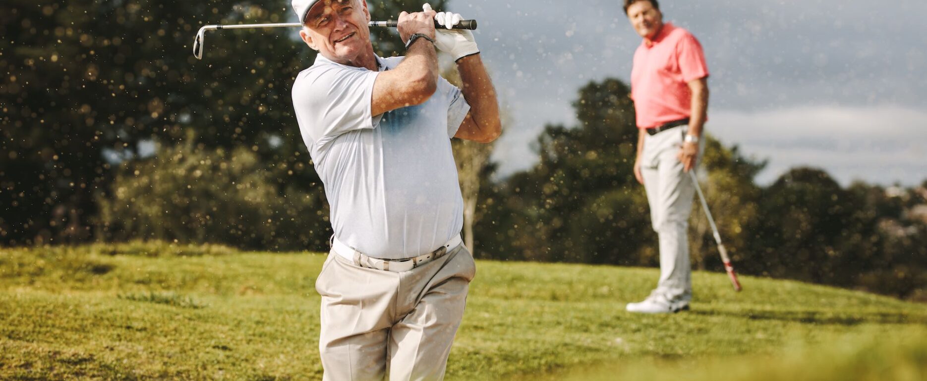 Man playing golf after treatment from a shoulder specialist