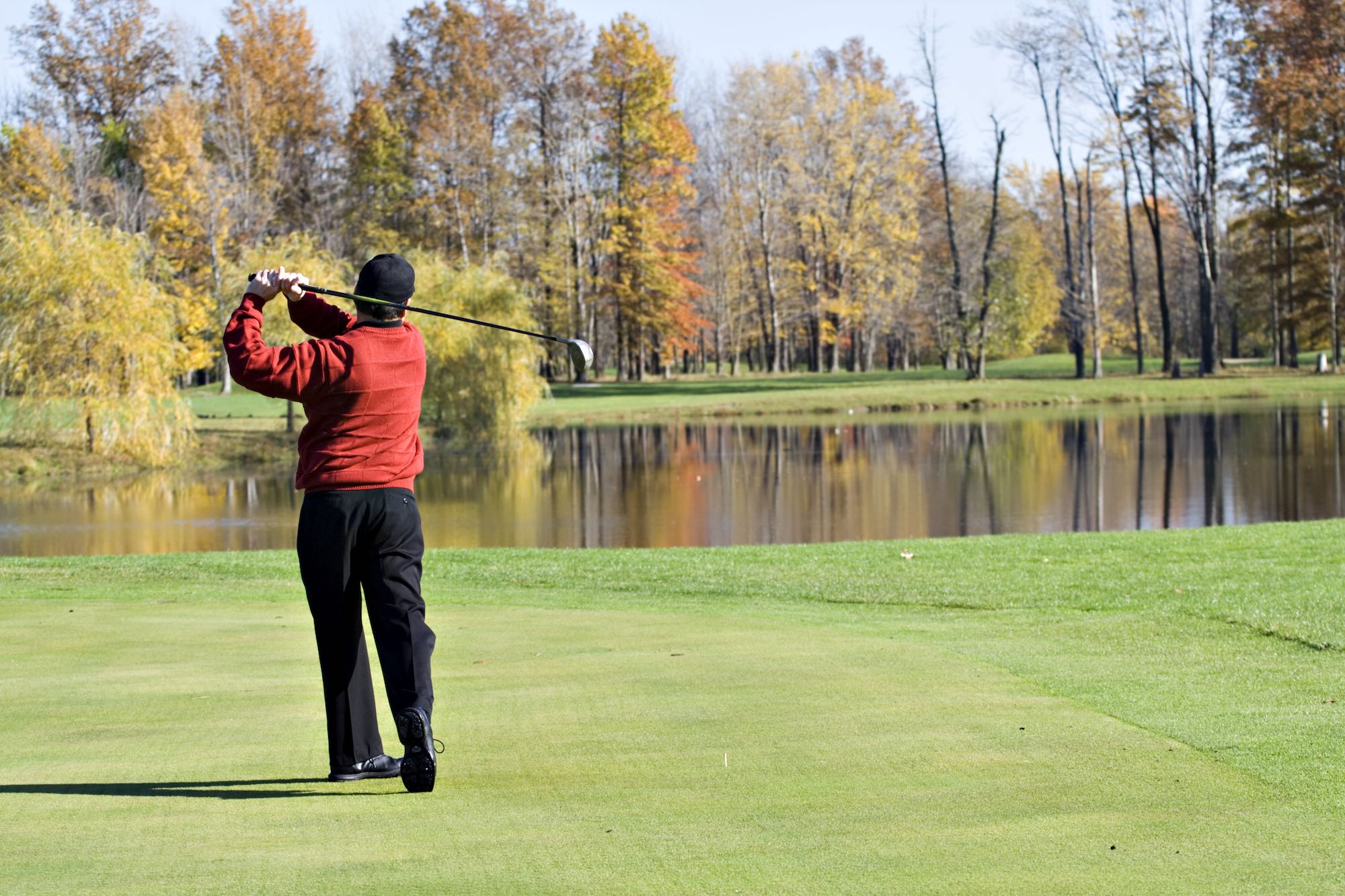 A golfer playing a round after PRP treatment for golfer's elbow