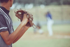 How to Treat Elbow Pain From Throwing