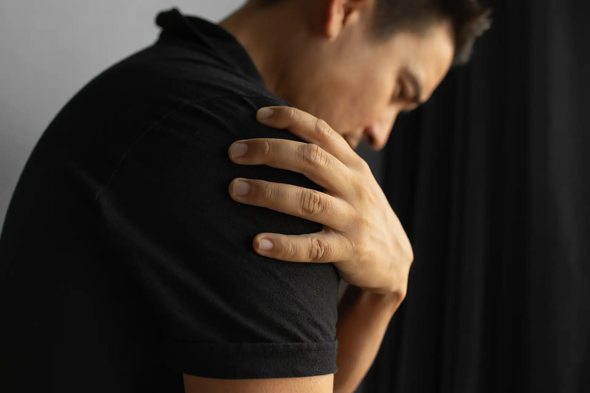 Can you get gout in your shoulder?