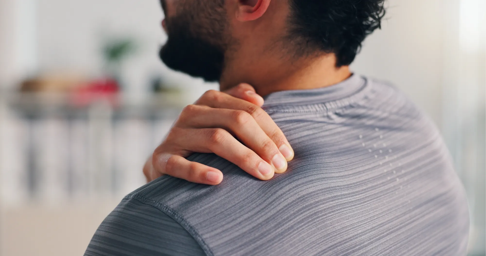patient with a bankart tear in their shoulder, learning about the causes, symptoms and available treatments.