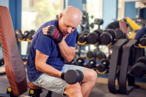 patient with shoulder pain from weightlifting at the gym.